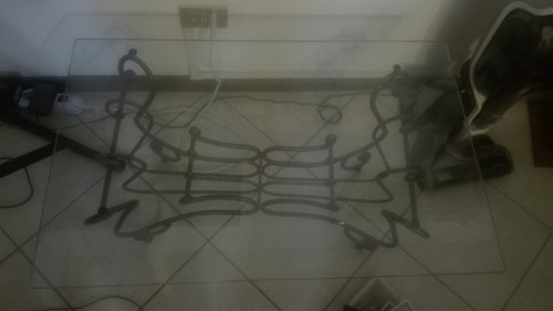 tavolino con supporto vetro 