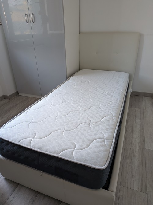 Vendo 2 letti singoli con contenitore 