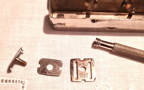 Antico rasoio Apollo Coupe-Cors di sicurezza franc