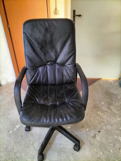 Poltrona ufficio in pelle nera